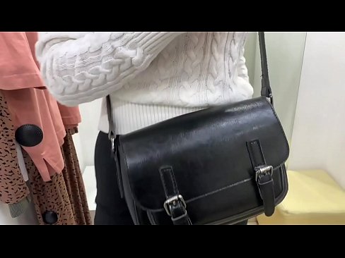 ❤️ Almenn sjálfsfróun ungrar tíkar FeralBerry með dildó í mátunarklefa ️❌ Klámmyndband á is.pornsos-com.ru ❌