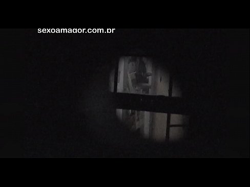 ❤️ Blondie fær leynilega myndbandsupptöku af hverfisferðamanni sem er falinn á bak við hola múrsteina ️❌ Klámmyndband á is.pornsos-com.ru ❌